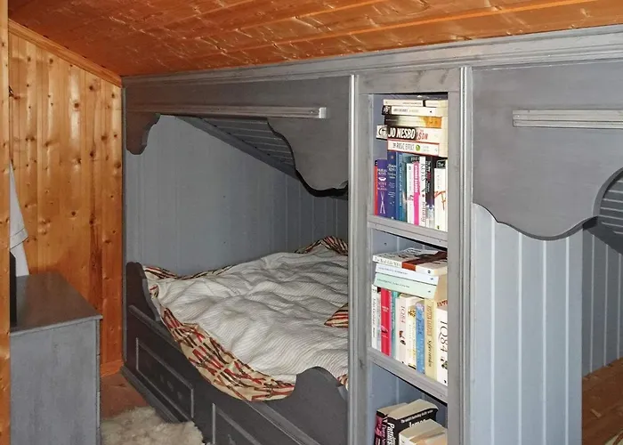 10 Person In Svingvoll-by Traum *