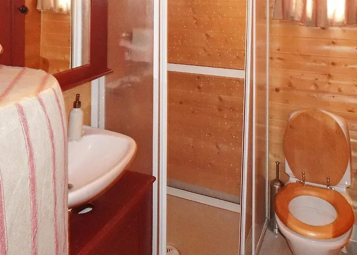 10 Person In Svingvoll-by Traum *